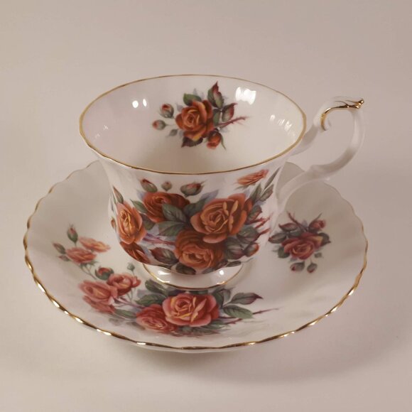Royal Albert, CENTENNIAL ROSE, Teacup & Saucer, Bone China England - Picture 4 of 10
